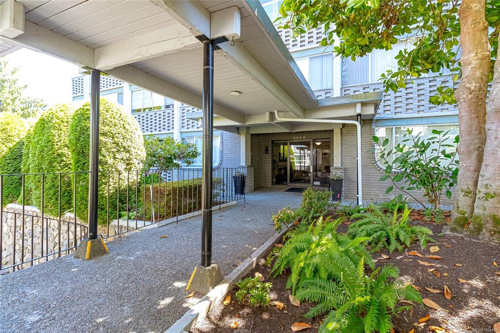 2040 White Birch Rd, 1008194, BC,