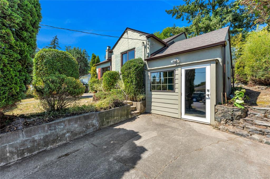 Second View of 902 Forshaw Rd, Esquimalt, BC, V9A 6L9