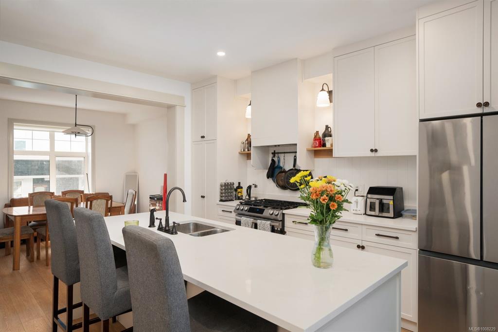 Fourth View of 3092 Washington Ave, Washington, Victoria, BC, V9A 0J5