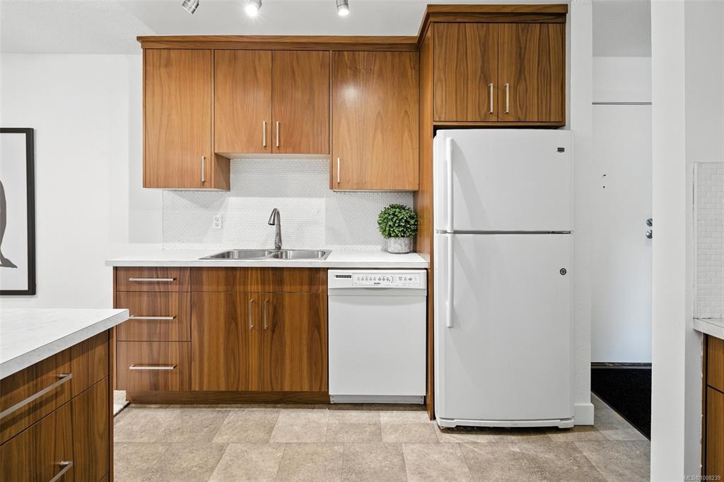 Second View of 3252 Glasgow Ave, Saanich, BC, V8X 1M2