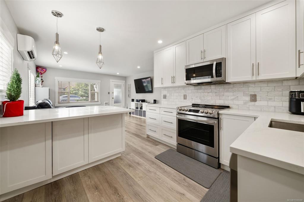 Second View of 450 Obed Ave, Saanich, BC, V9A 1K5