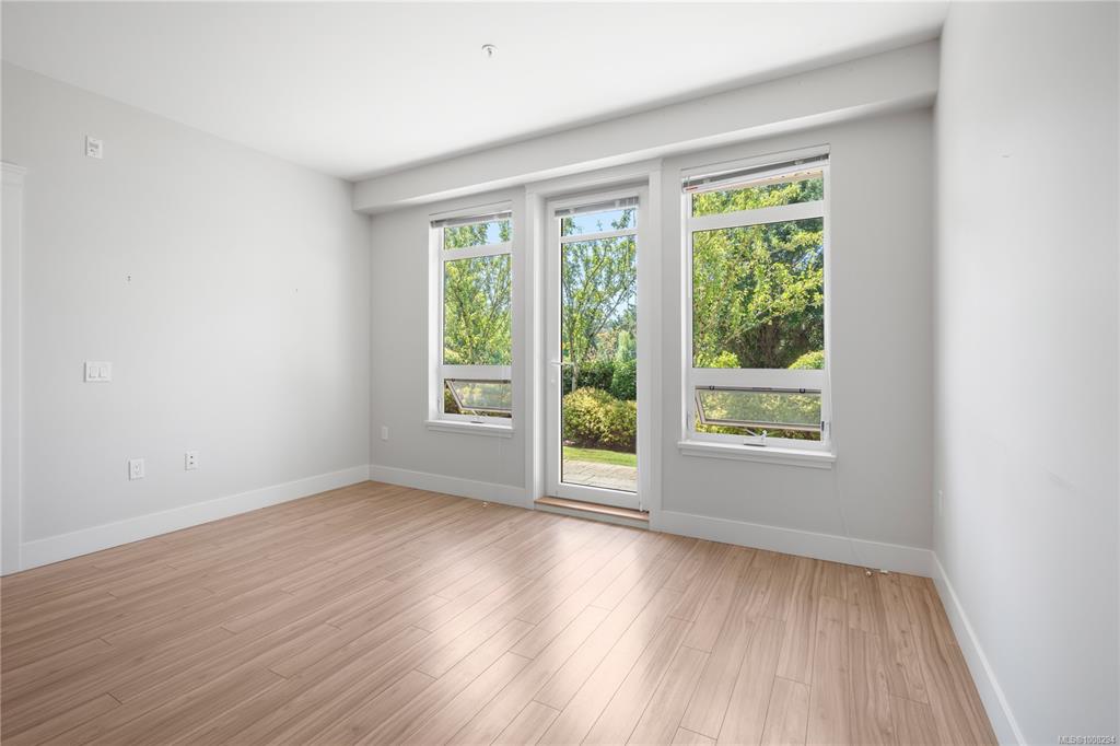 Fourth View of 935 Cloverdale Ave, Midtown Park, Saanich, BC, V8X 2T4
