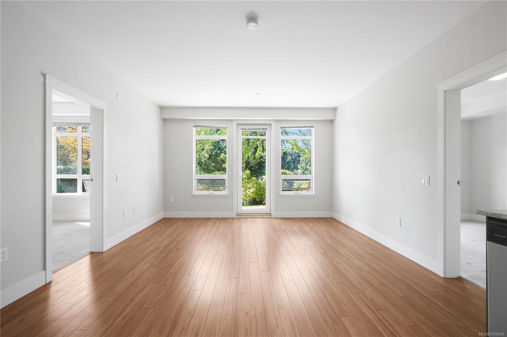 Fifth View of 935 Cloverdale Ave, Midtown Park, Saanich, BC, V8X 2T4