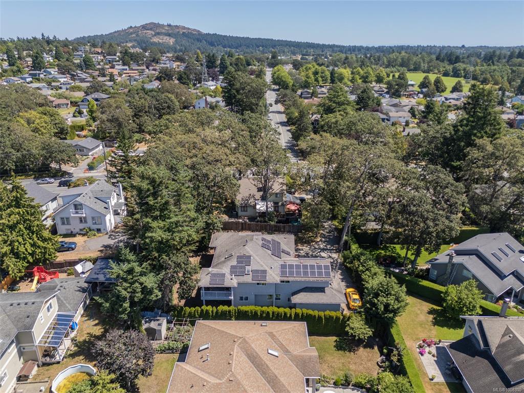 Third View of 4202 Quadra St, Saanich, BC, V8X 1L4