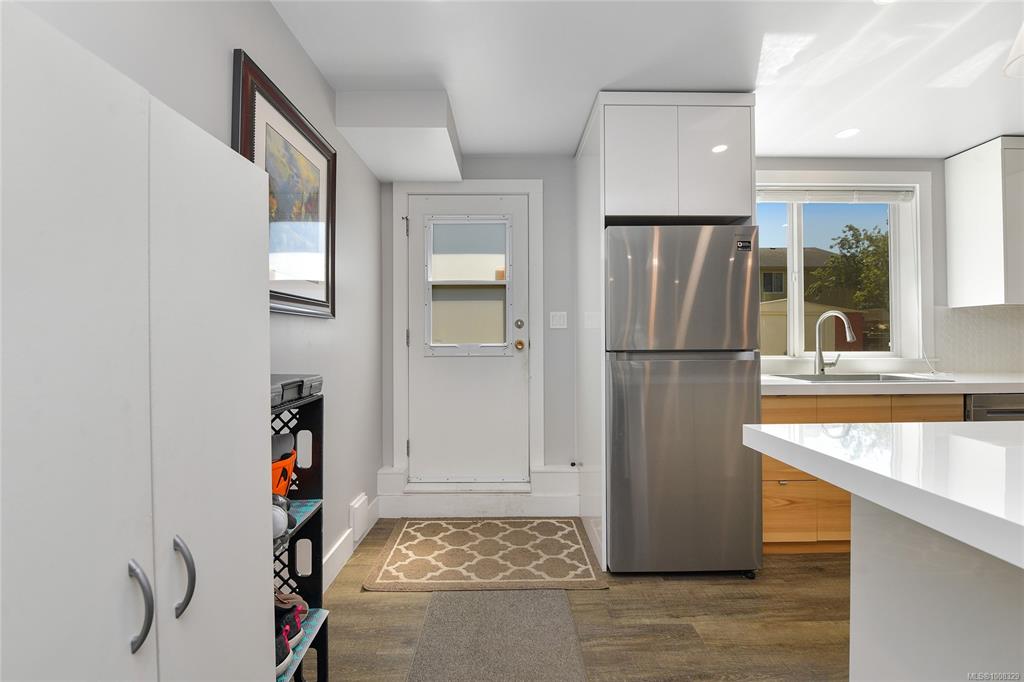 Fourth View of 1525 San Juan Ave, Saanich, BC, V8N 2L4
