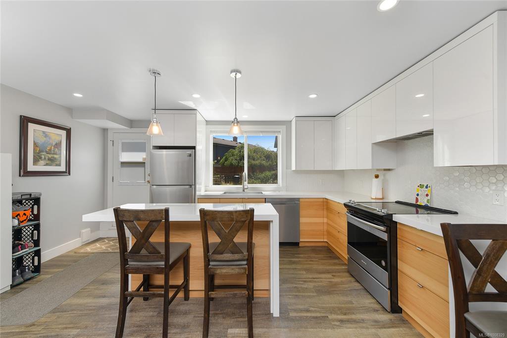 Fifth View of 1525 San Juan Ave, Saanich, BC, V8N 2L4