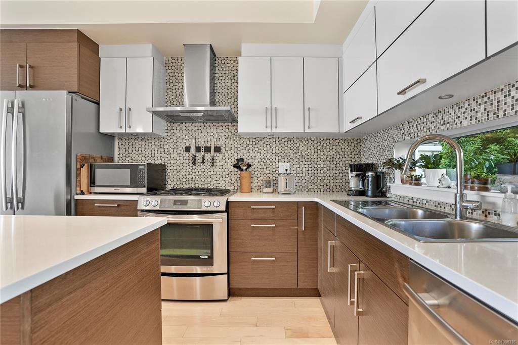 Third View of 2830 Irma St, Rae Mews, Victoria, BC, V9A 1S2