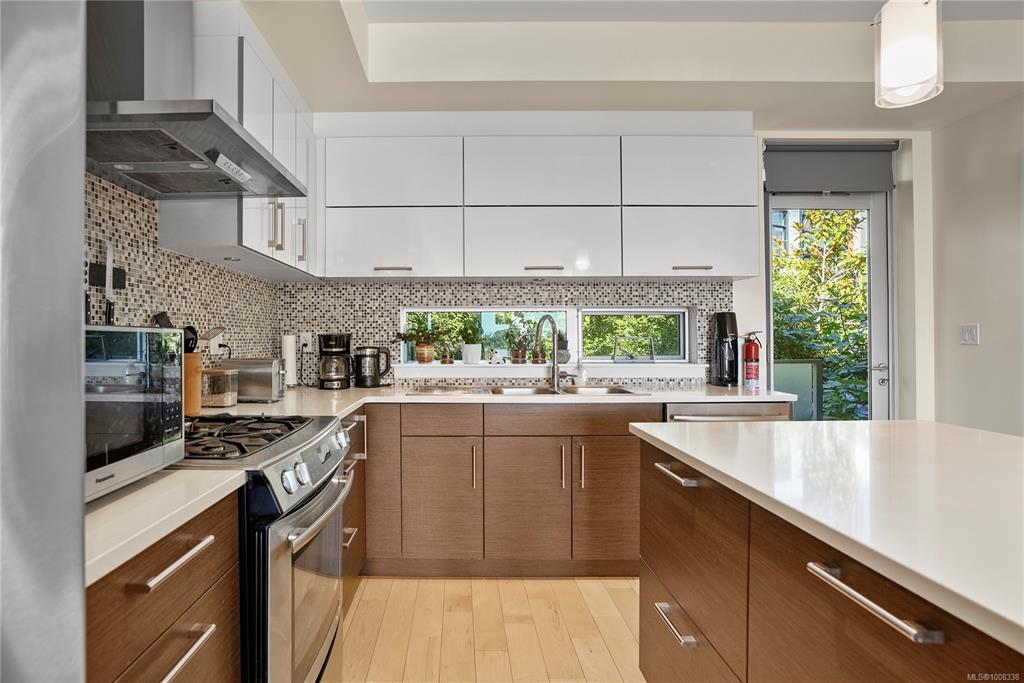 Fourth View of 2830 Irma St, Rae Mews, Victoria, BC, V9A 1S2
