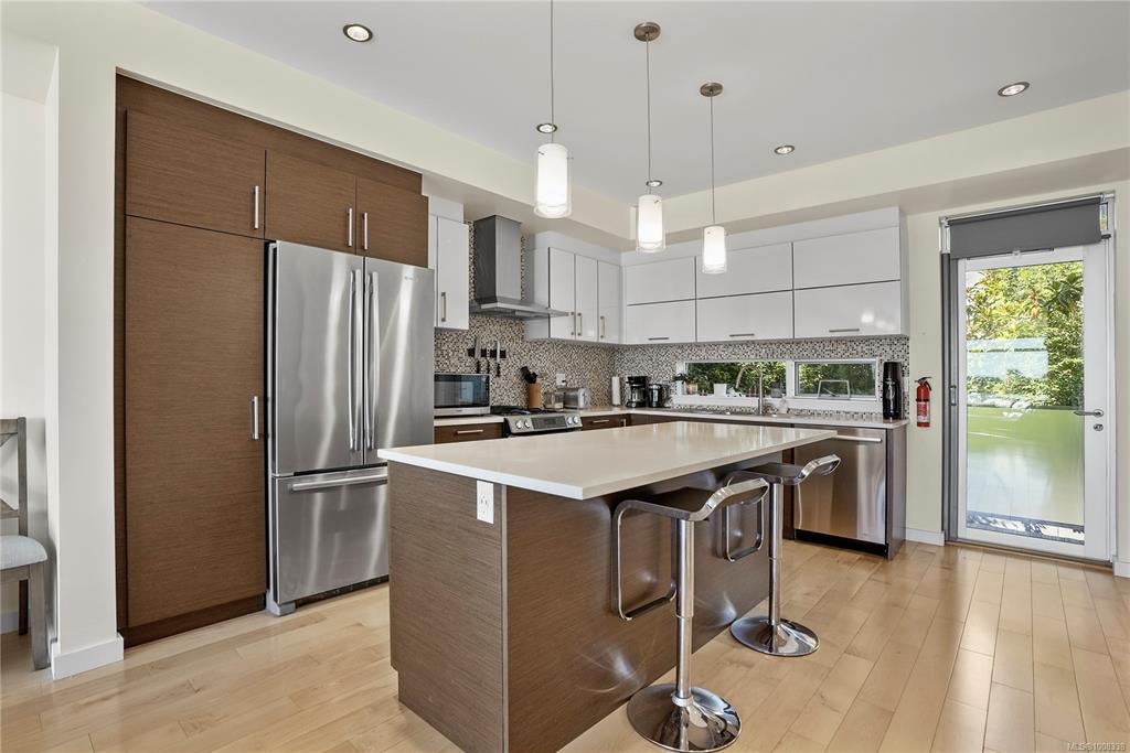 Fifth View of 2830 Irma St, Rae Mews, Victoria, BC, V9A 1S2