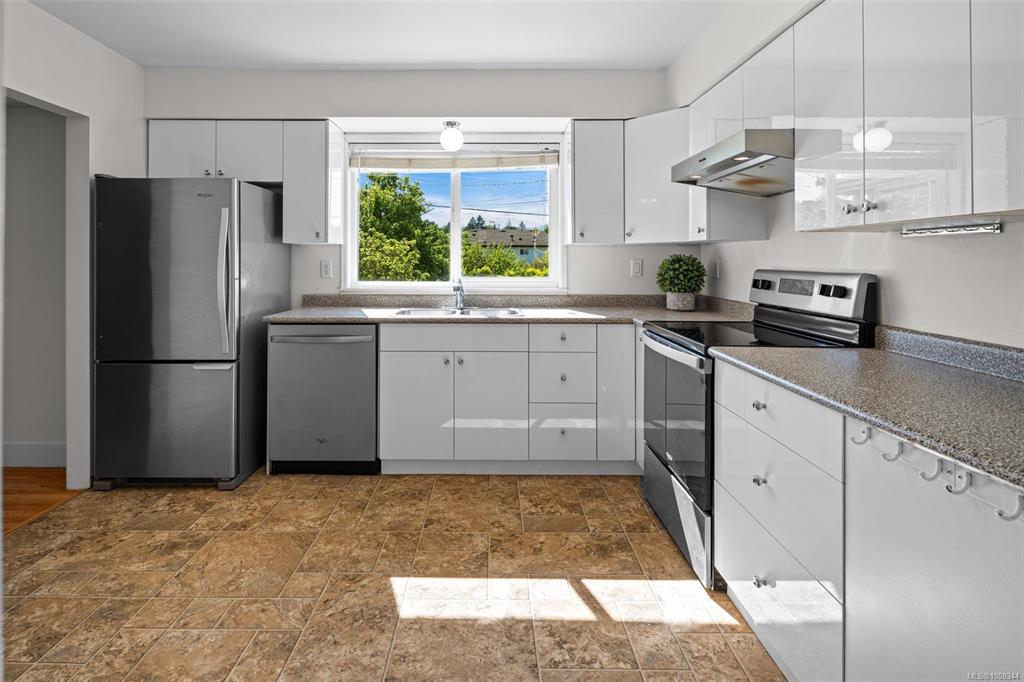 Third View of 3980 Oakwood St, Saanich, BC, V8N 3N1