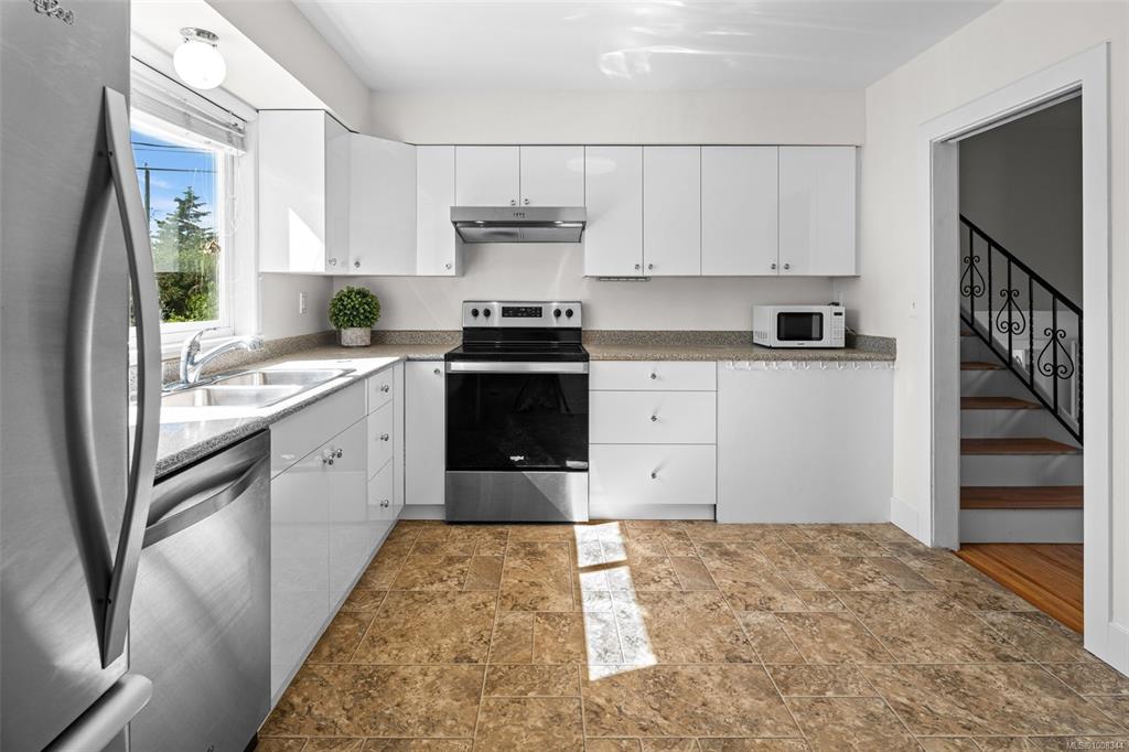 Fifth View of 3980 Oakwood St, Saanich, BC, V8N 3N1