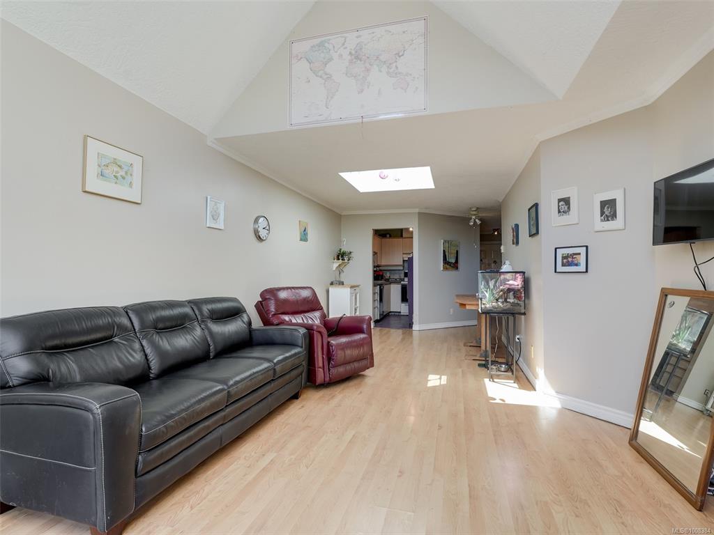 Fourth View of 3263 Alder St, Arrow Hill, Saanich, BC, V8X 1P3