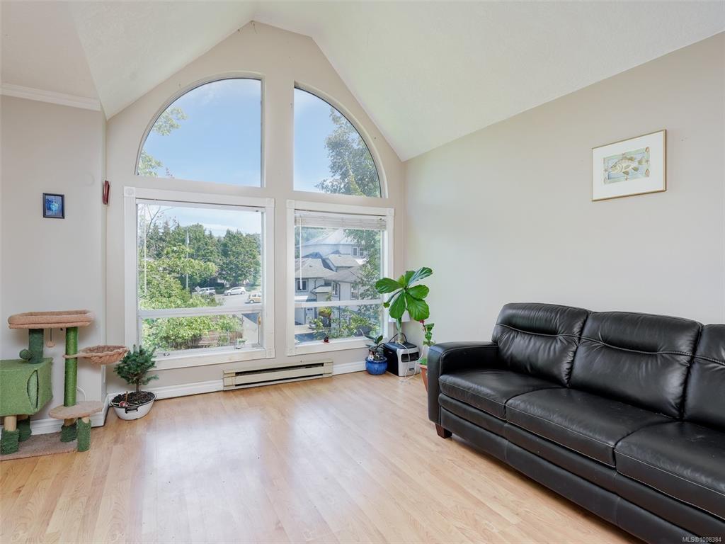 Fifth View of 3263 Alder St, Arrow Hill, Saanich, BC, V8X 1P3