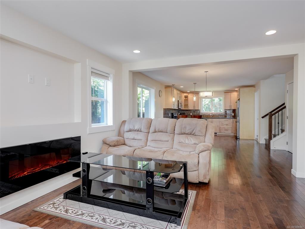 Third View of 1026 Tillicum Rd, Esquimalt, BC, V9A 2A1