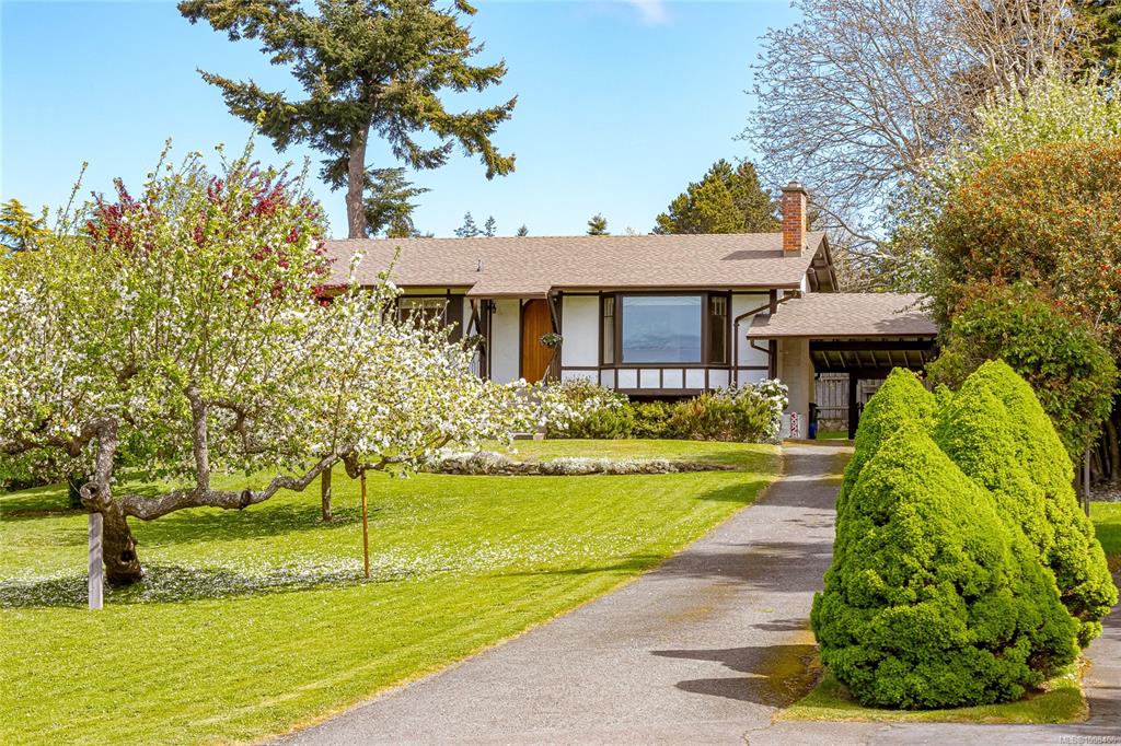 Third View of 3928 Cadboro Bay Rd, Saanich, BC, V8N 4G9