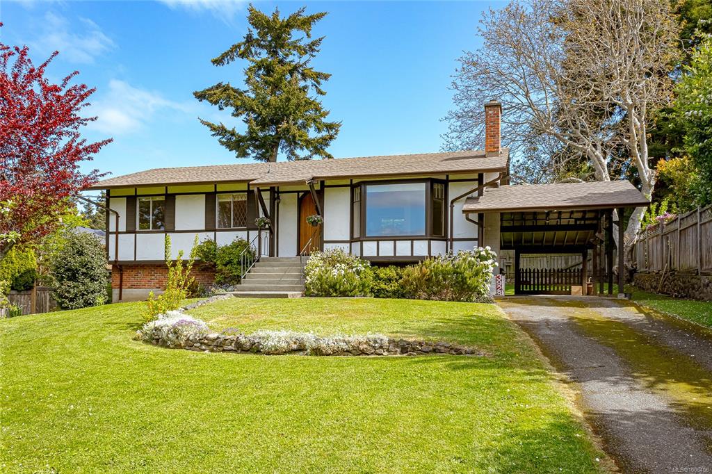 Fourth View of 3928 Cadboro Bay Rd, Saanich, BC, V8N 4G9