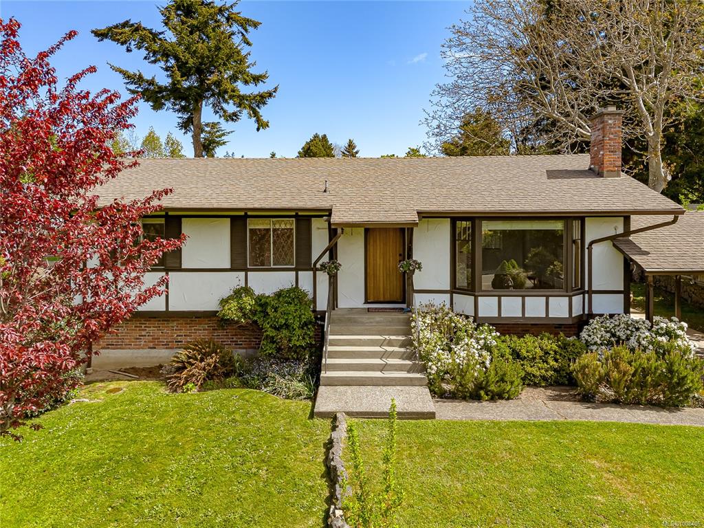 Fifth View of 3928 Cadboro Bay Rd, Saanich, BC, V8N 4G9