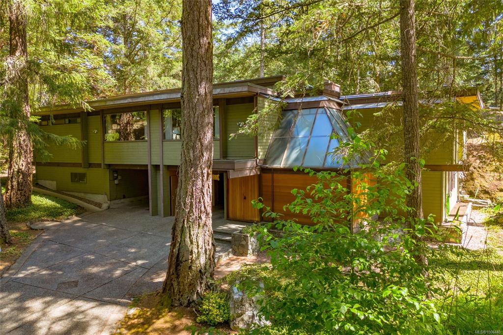 Second View of 4487 Shadywood Pl, Saanich, BC, V8X 4C5