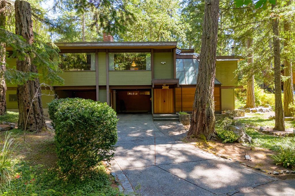 Third View of 4487 Shadywood Pl, Saanich, BC, V8X 4C5