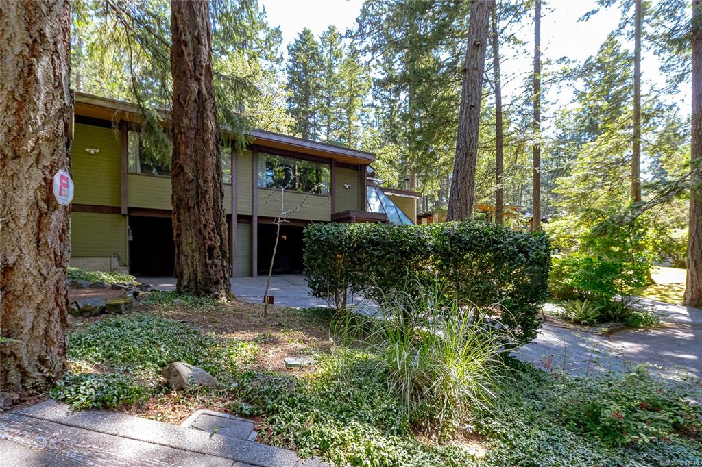 Fifth View of 4487 Shadywood Pl, Saanich, BC, V8X 4C5