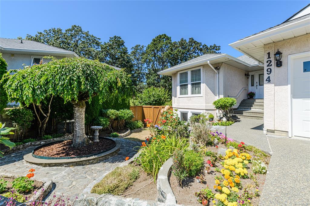 Third View of 1294 Carmichael Crt, Saanich, BC, V8Z 7B9
