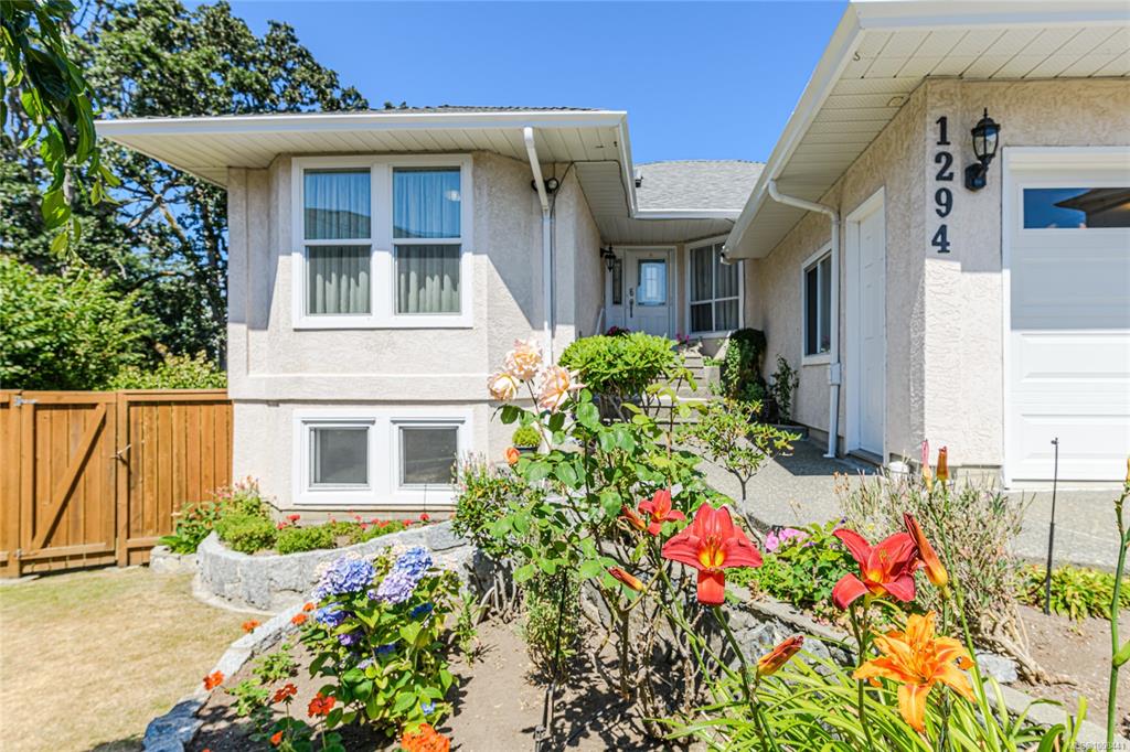 Fourth View of 1294 Carmichael Crt, Saanich, BC, V8Z 7B9