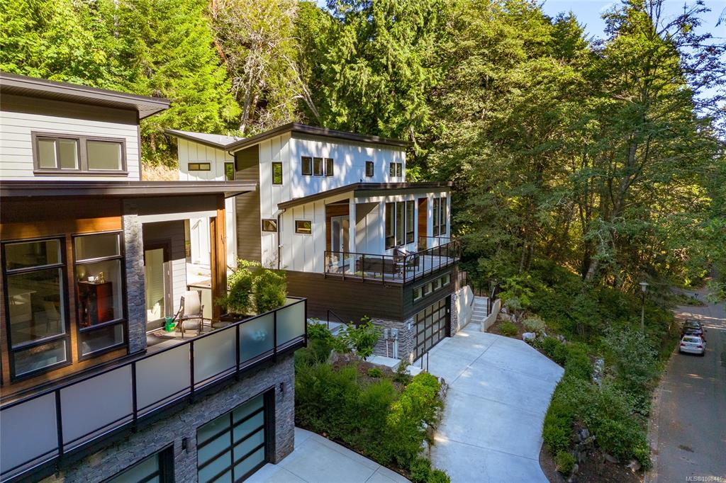 Third View of 840 Haliburton Rd, Saanich, BC, V8Y 2W4