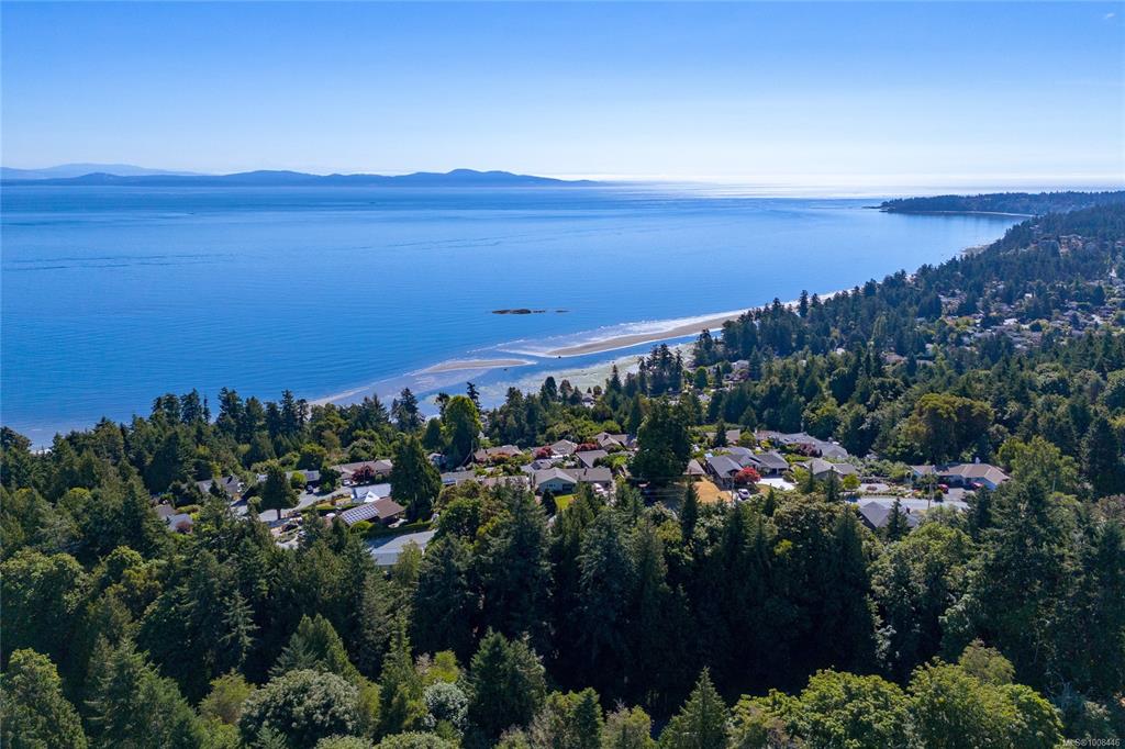 Fifth View of 840 Haliburton Rd, Saanich, BC, V8Y 2W4