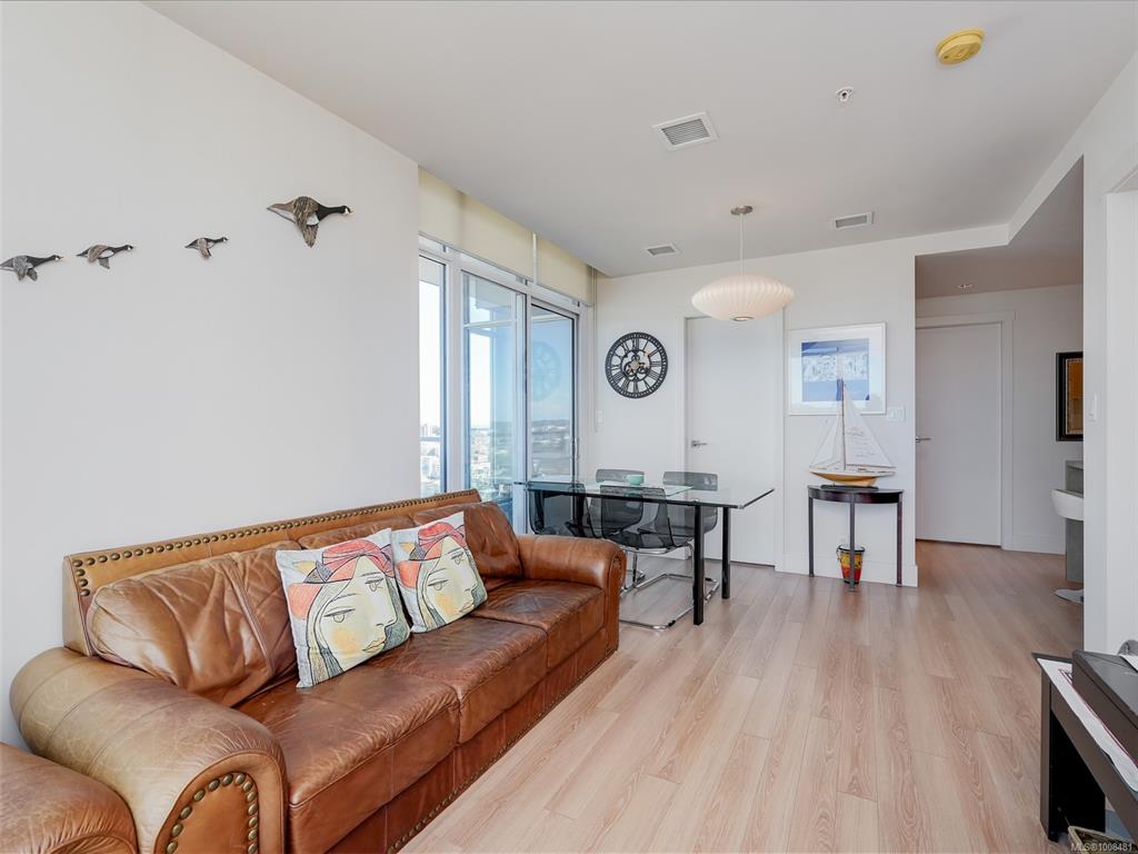 Fifth View of 83 Saghalie Rd, Victoria, BC, V9A 0E7
