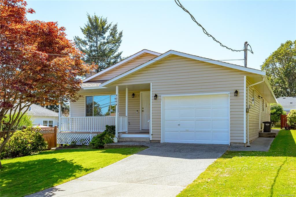 Second View of 3234 Wetherby Rd, Saanich, BC, V8P 4A2