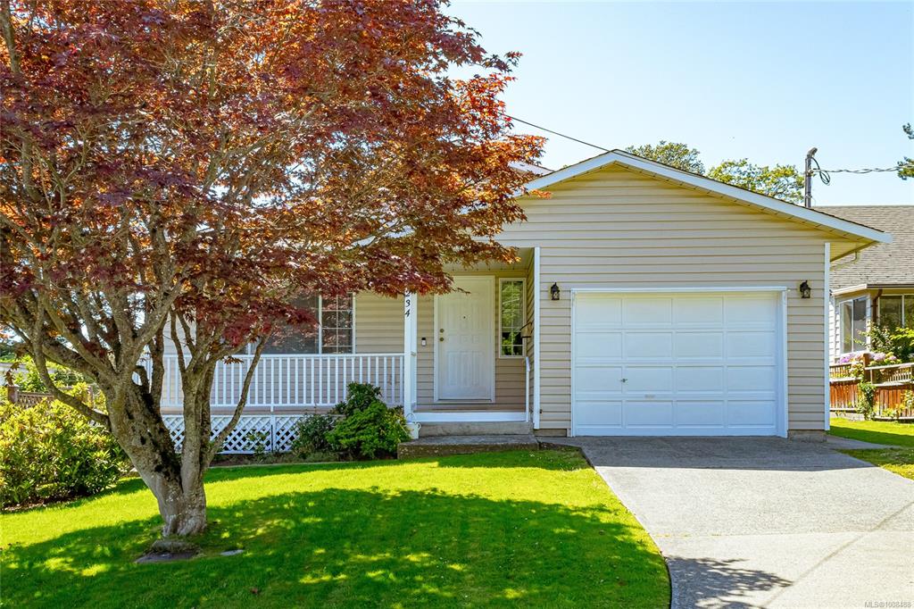 Third View of 3234 Wetherby Rd, Saanich, BC, V8P 4A2