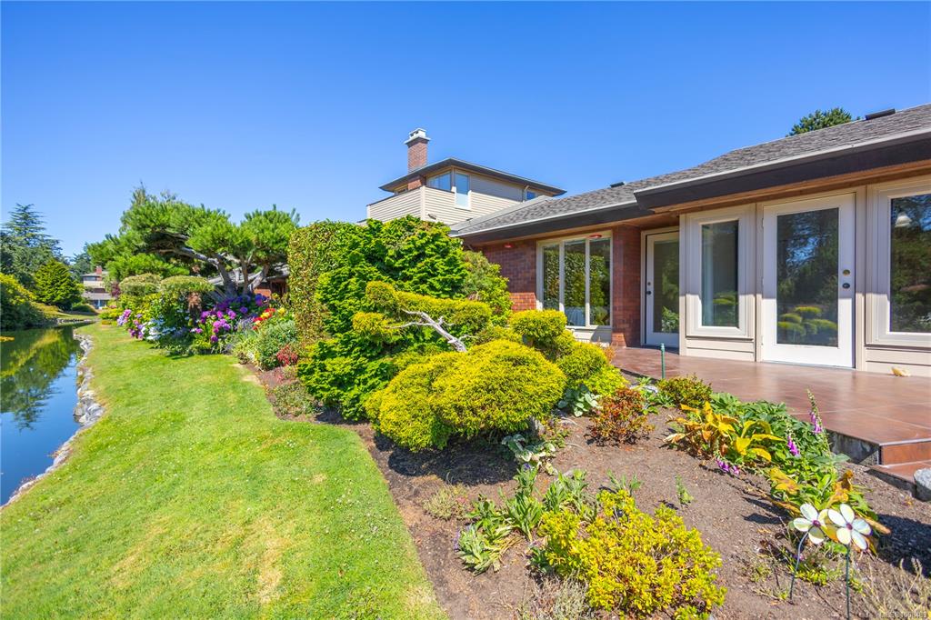 2345 Cedar Hill Cross Rd, 1008489, BC,