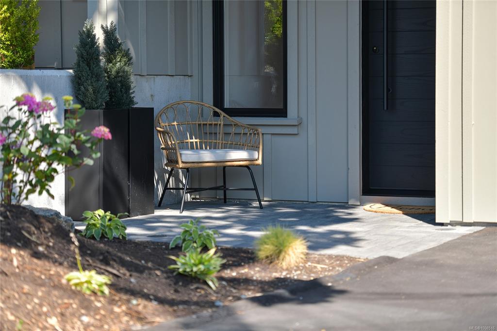 928 Falaise Cres, 1008516, BC,
