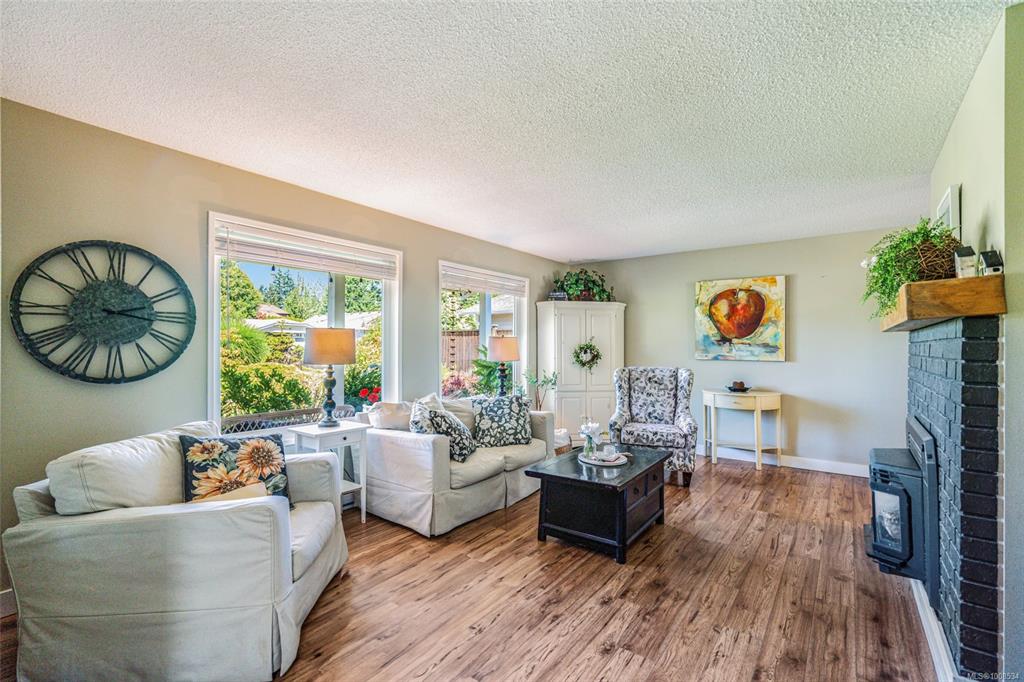 Third View of 574 Panorama Pl, Parksville, BC, V9P 1A4
