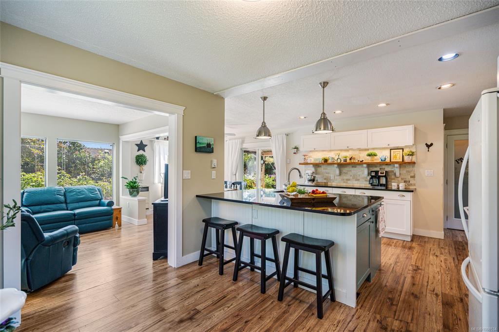 Fourth View of 574 Panorama Pl, Parksville, BC, V9P 1A4