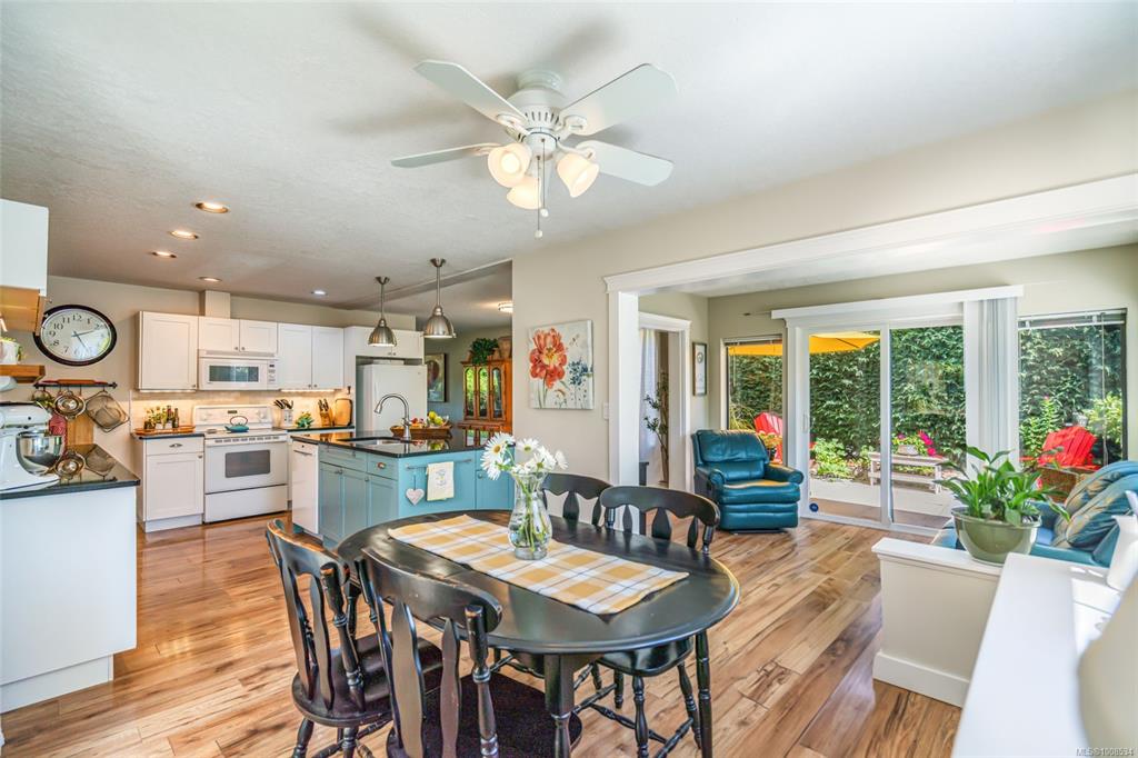 Fifth View of 574 Panorama Pl, Parksville, BC, V9P 1A4