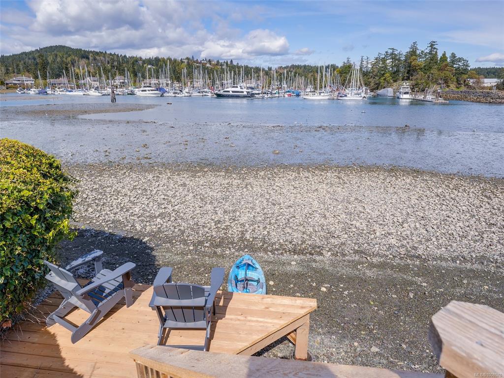 Fourth View of 10680 Blue Heron Rd, North Saanich, BC, V8L 3X9