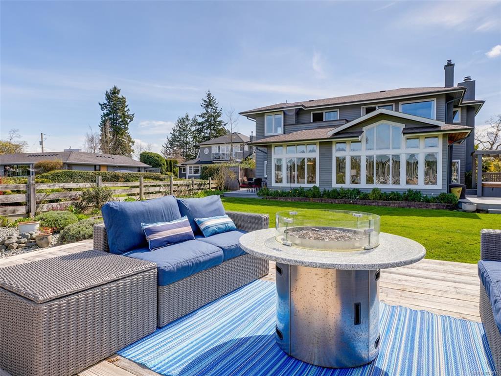 Fifth View of 10680 Blue Heron Rd, North Saanich, BC, V8L 3X9