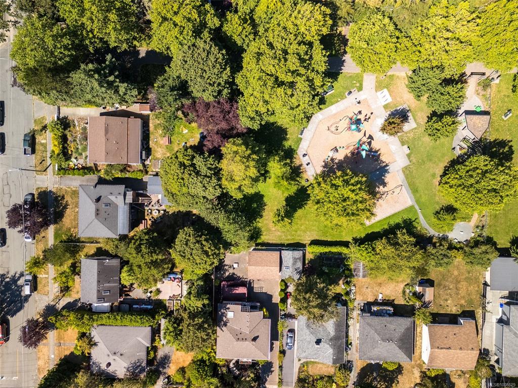 Third View of 1914 Leighton Rd, Victoria, BC, V8R 1N4