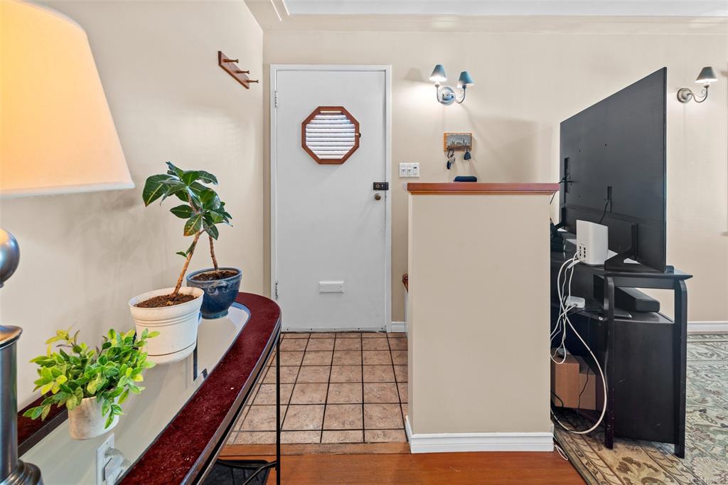 Fifth View of 1914 Leighton Rd, Victoria, BC, V8R 1N4