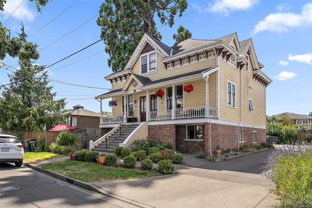 Third View of 1731 Albert Ave, Victoria, BC, V8R 1Y9