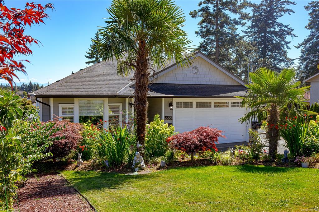 Fifth View of 555 Leaside Ave, Saanich, BC, V8Z 2K9