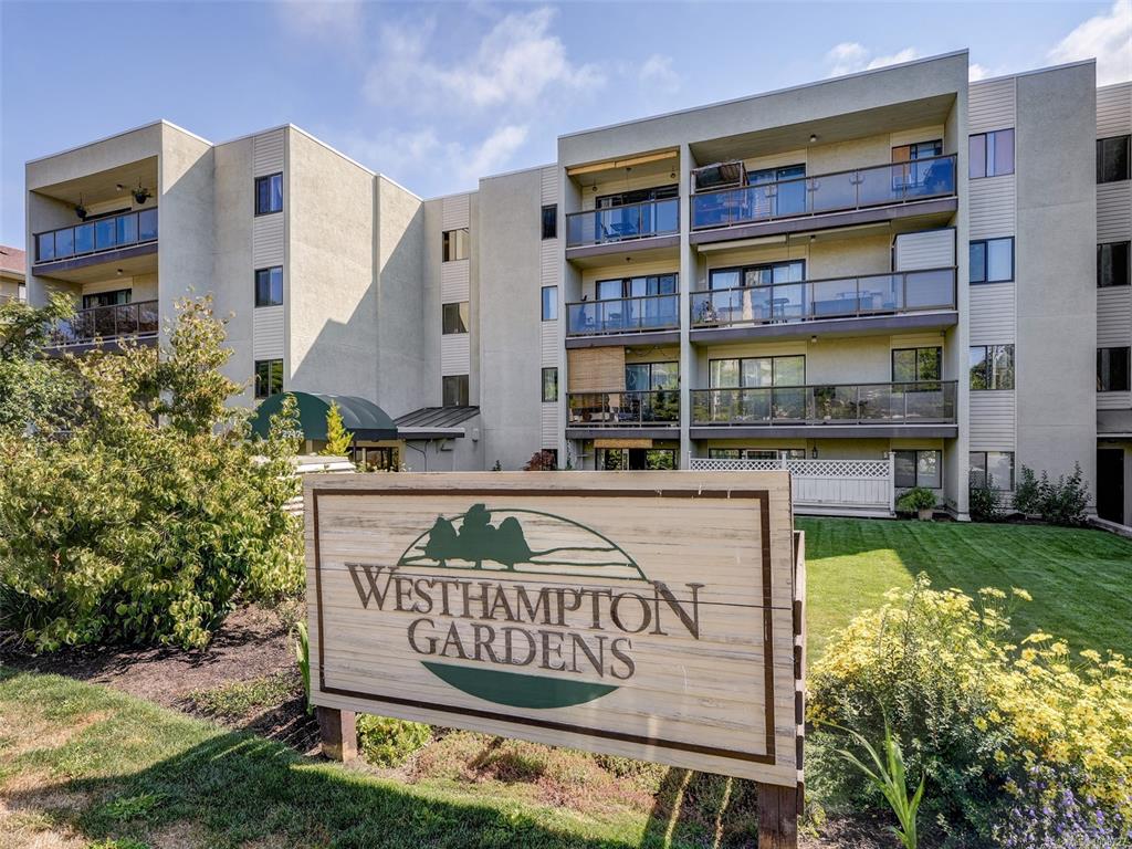 Second View of 2747 Quadra St, Westhampton Gardens, Victoria, BC, V8T 4E5