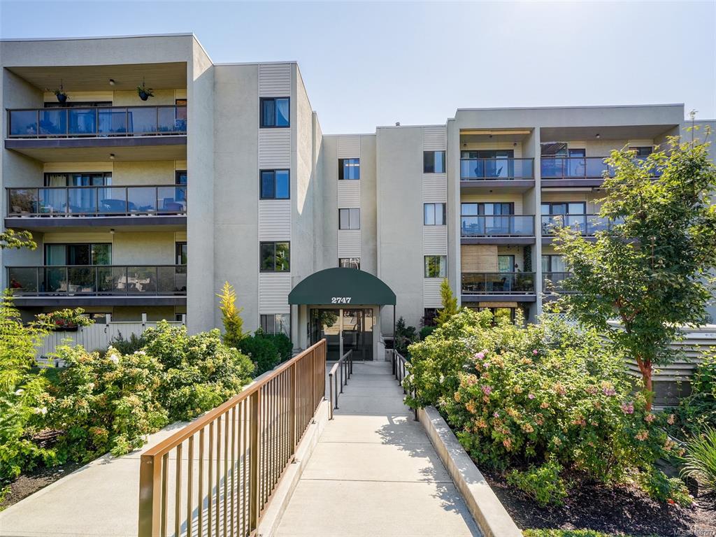 Third View of 2747 Quadra St, Westhampton Gardens, Victoria, BC, V8T 4E5