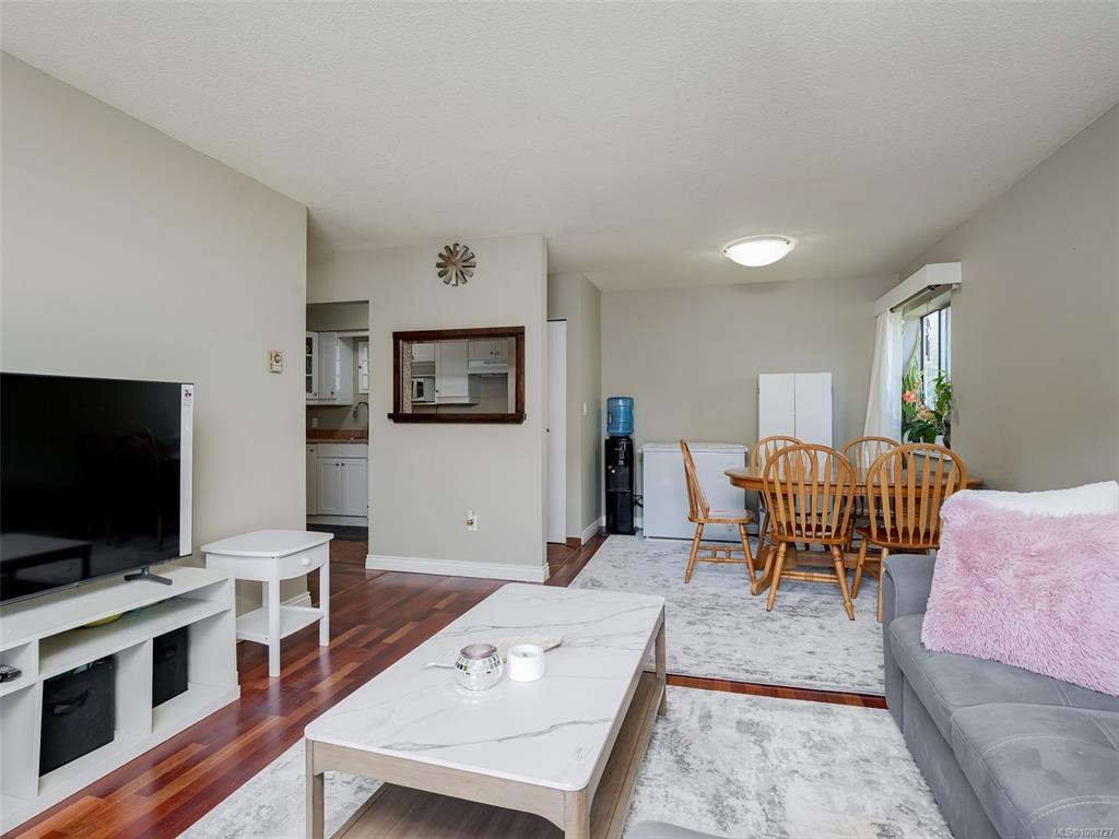 Fifth View of 2747 Quadra St, Westhampton Gardens, Victoria, BC, V8T 4E5
