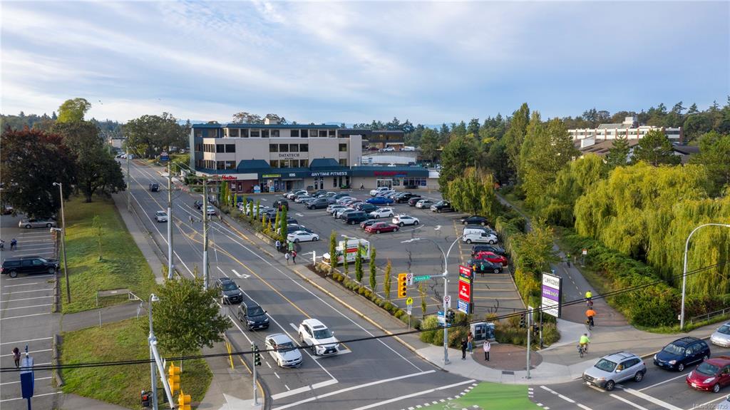 Fifth View of 1095 Mckenzie Ave, Saanich, BC, V8P 2L5