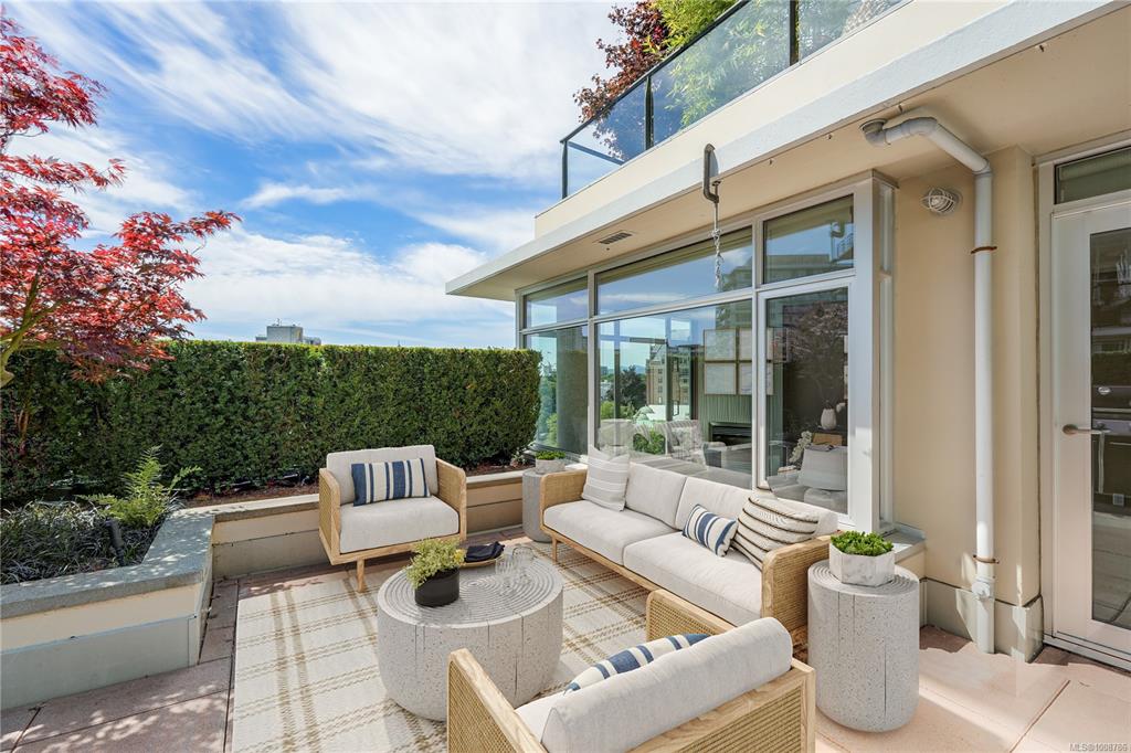 Second View of 737 Humboldt St, Aria, Victoria, BC, V8W 1B1