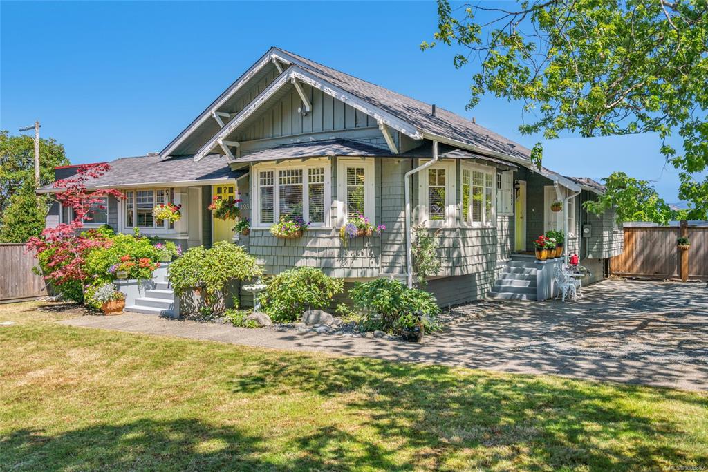 Second View of 193 Memorial Ave, Parksville, BC, V9P 1K7