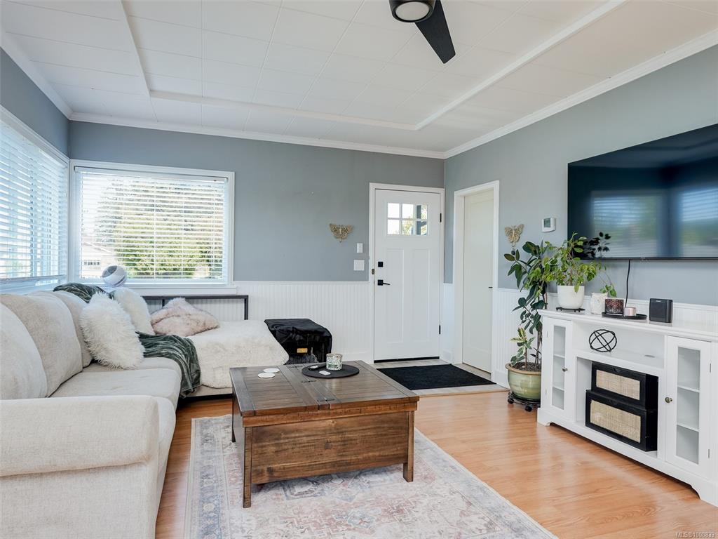 Third View of 1385 Hastings St, Saanich, BC, V8Z 2W6