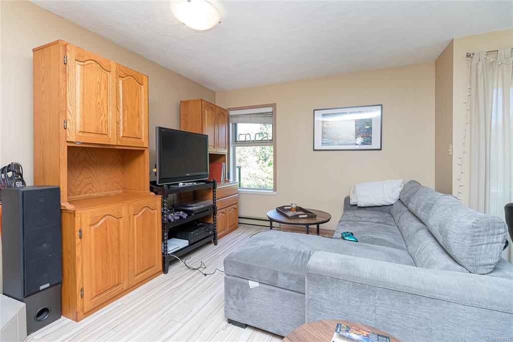 Fourth View of 2211 Shelbourne St, Victoria, BC, V8R 4K9